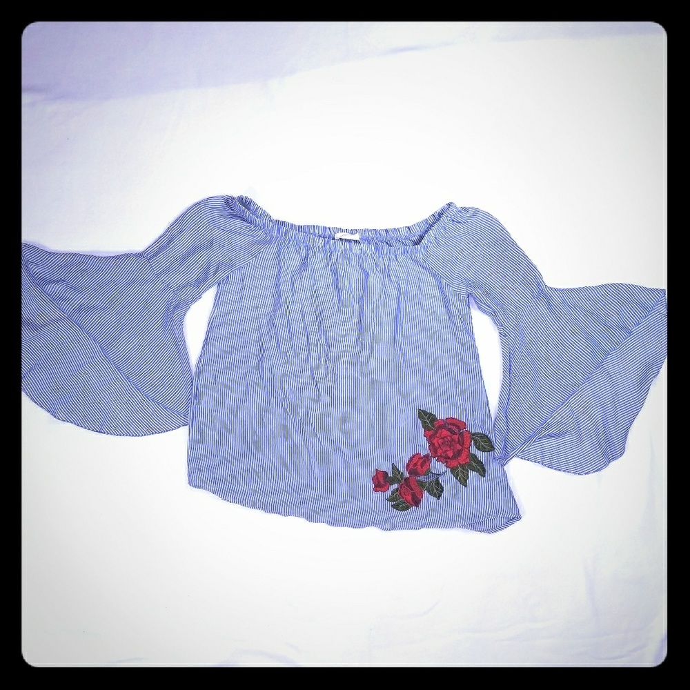 New Trendy Off-Shoulder Shirt Medium